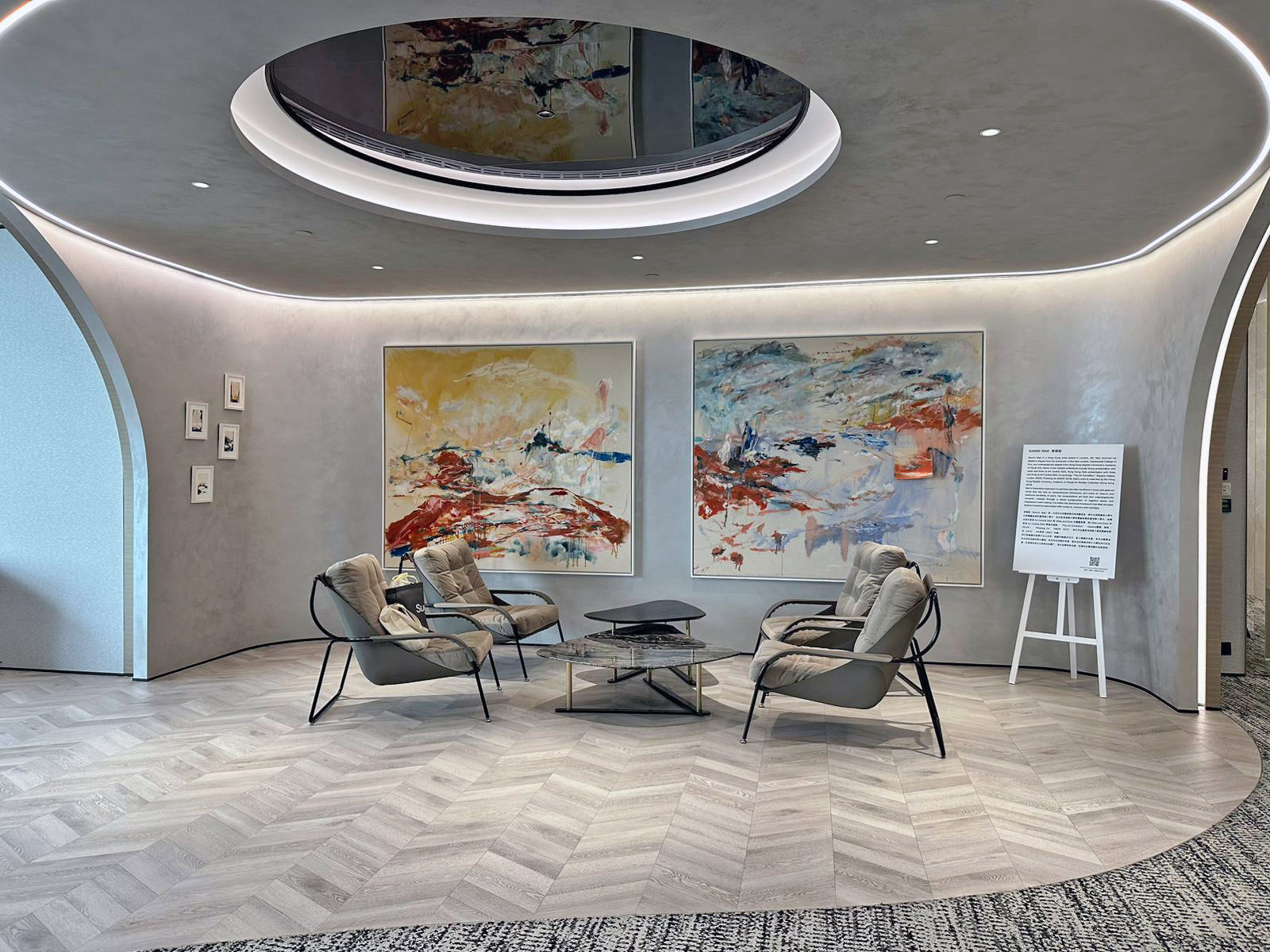 Contemporary abstract artwork by Sammi Mak installed in Hong Kong AIA Client Centre curated by The Picturesque.