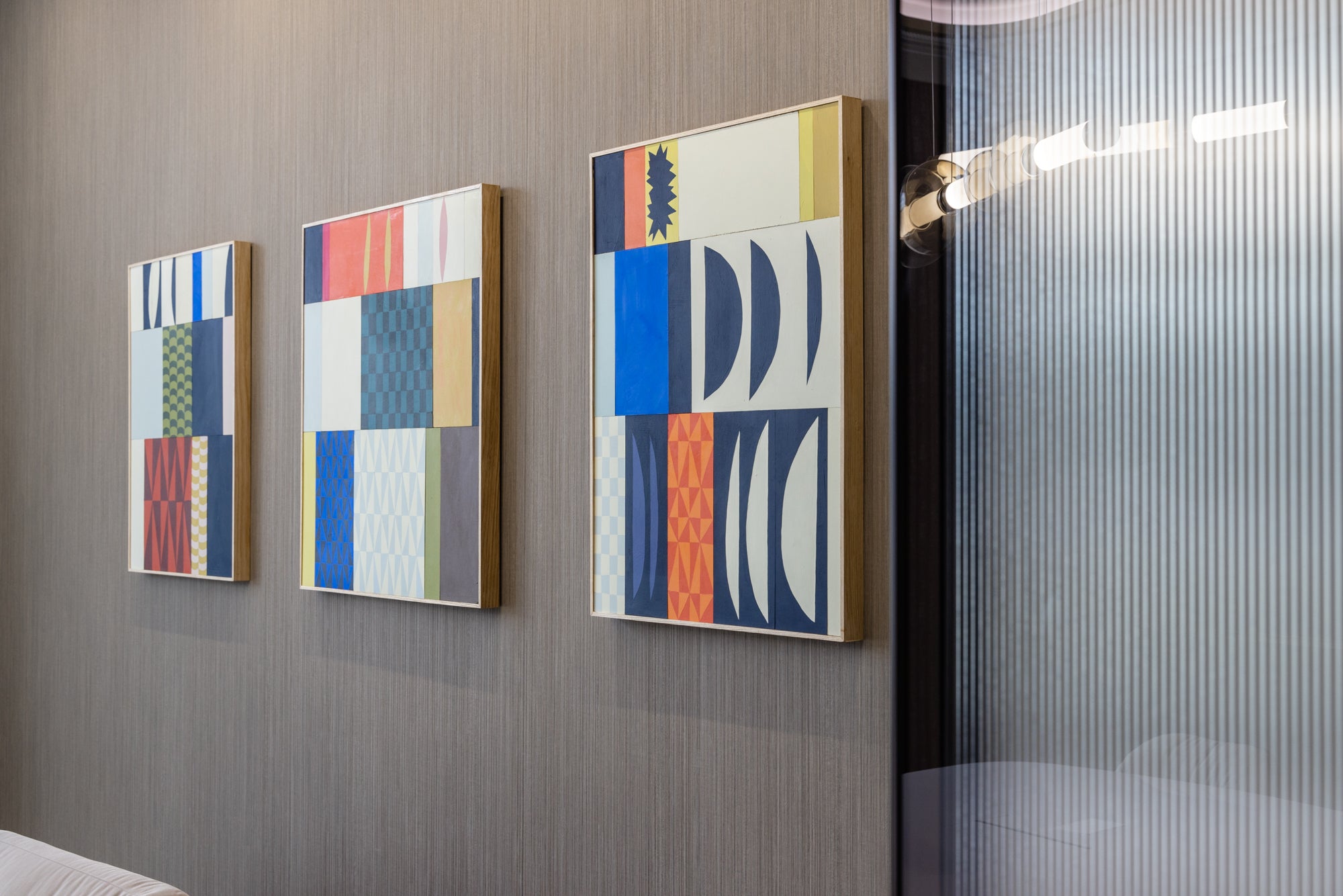 Contemporary abstract artwork by Scott Sueme installed in Hong Kong AIA Client Centre curated by The Picturesque.